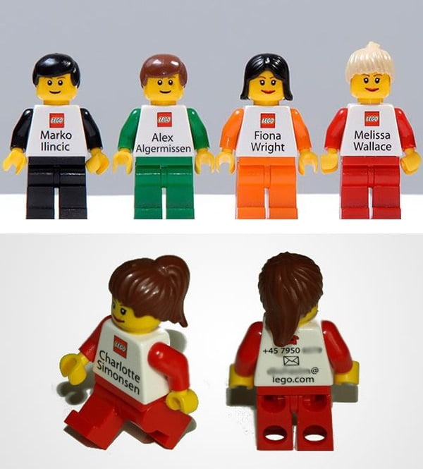 Tarjetas reales de empleados de LEGO.